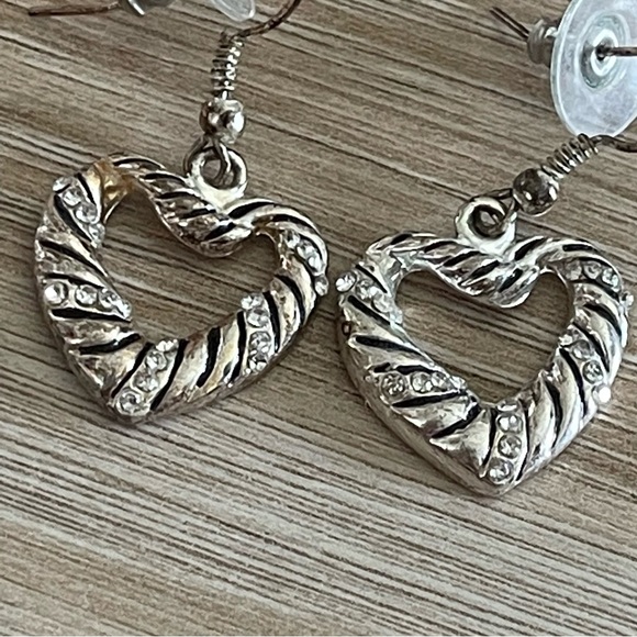 Elegant Silver Heart Earrings - Picture 2 of 2
